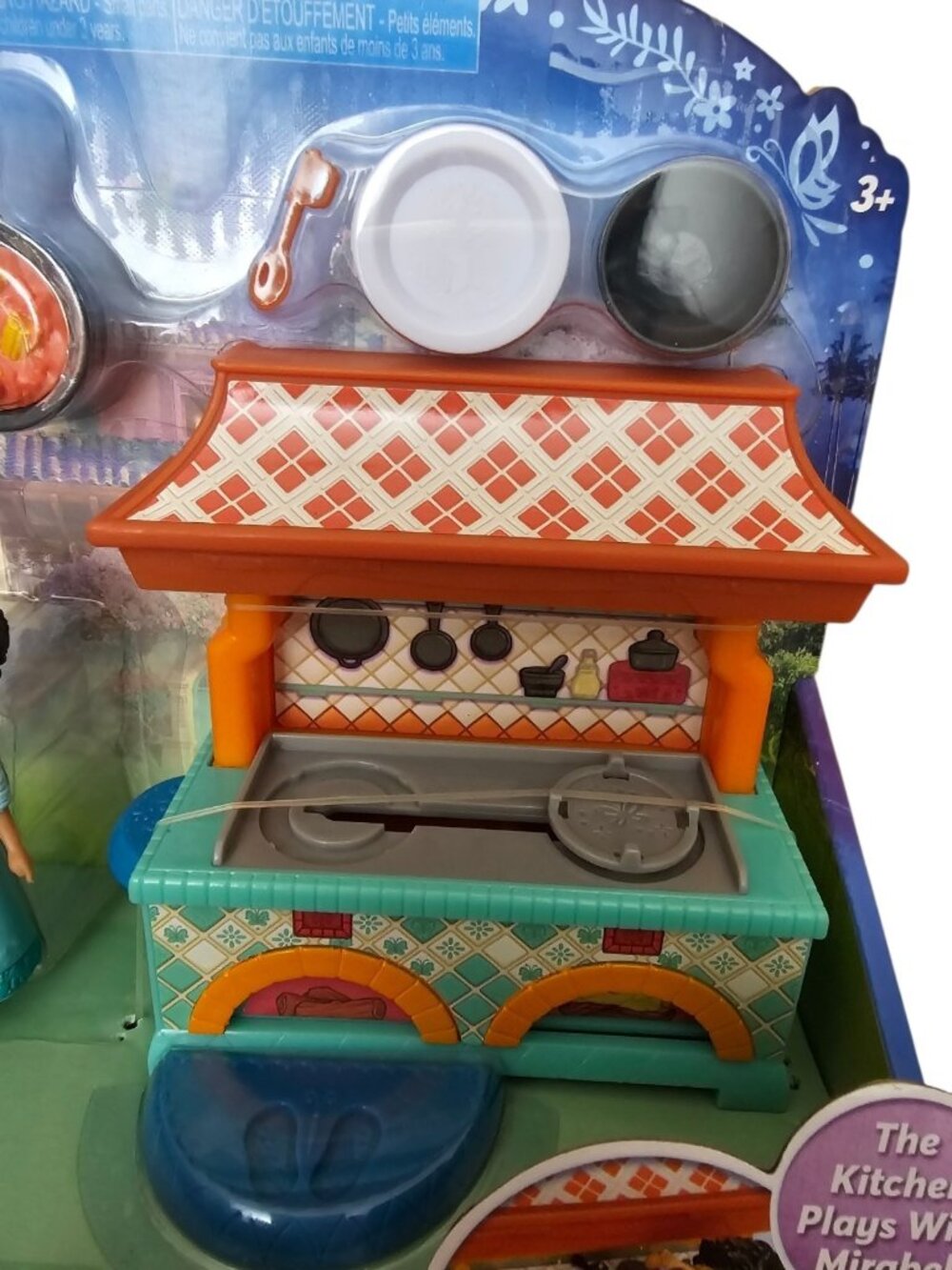 Encanto Disney Mirabel and Julieta Step and Stir Doll Playset 9 Pieces, New - Picture 4 of 6